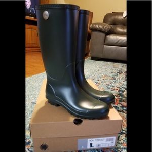 Green ugg rainboots size 8